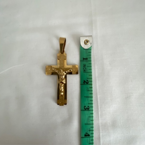 18 Karat Gold Filled Chunky Crucifix Pendant 17.4 Grams - Picture 5 of 6